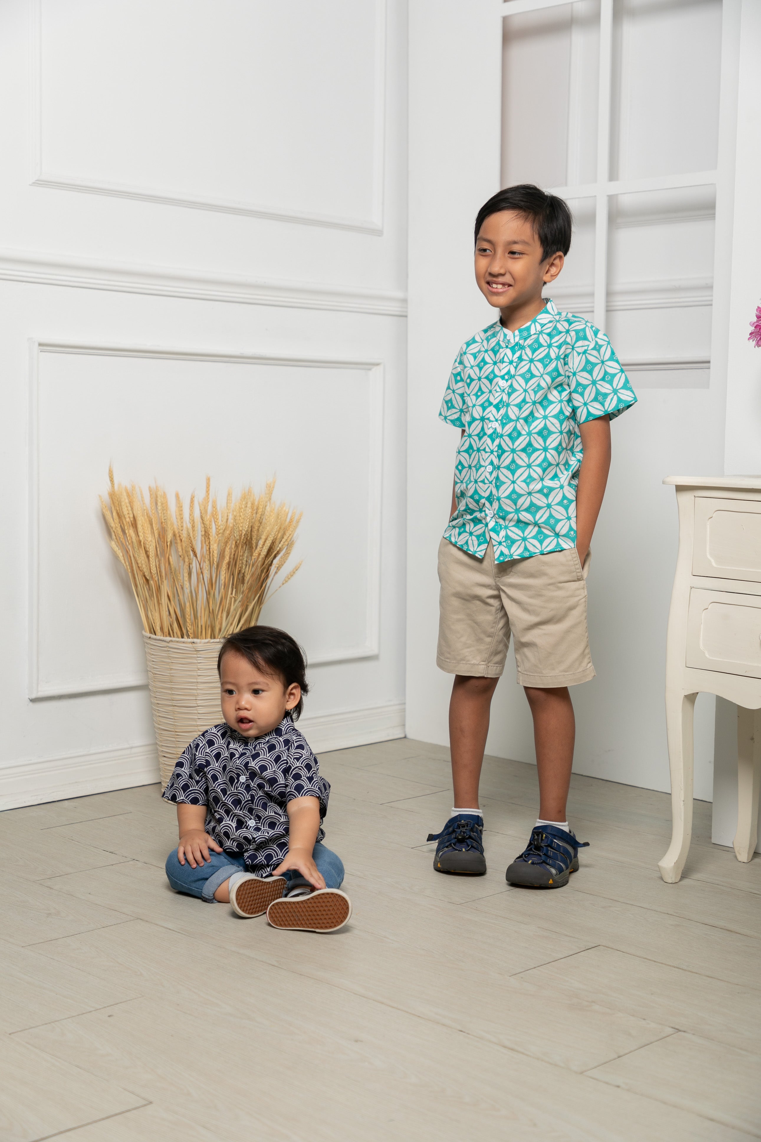 Kids batik casual low collar shirt
